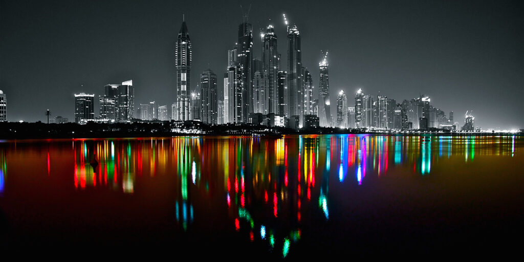Art Dubai Marina Skyline PLATUX Kunstwerk – Eine visuelle Darstellung der Sowohl-als-auch-Philosophie